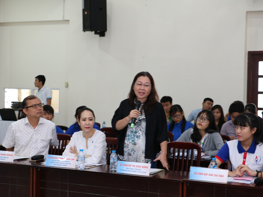 Thành viên Ban giám khảo chia sẻ tại họp báo