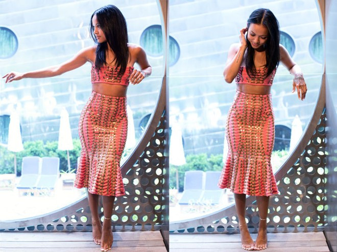 Karrueche Tran sinh năm 1988, là người mẫu kiêm diễn viên tại Mỹ. Cô có mẹ là người Việt, cha là người Mỹ gốc Phi. Vẻ đẹp lai của cô gái có chiều cao 1,55m này đã giúp cô trở thành người mẫu được gây chú ý tại Mỹ. Ngoài ra, cô cũng tham gia loạt phim đình đám như seri The Bay, 3 Headed Shark Attack, The Fright Nite Files. Bí quyết giấu chiều cao mét rưỡi của mẫu nổi tiếng gốc Việt