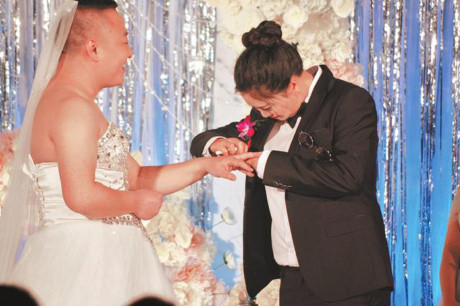 Sợ lộ béo, cô dâu đòi mặc vest để chú rể... mặc váy - Ảnh 4 So lo beo, co dau doi mac vest de chu re... mac vay - Anh 4