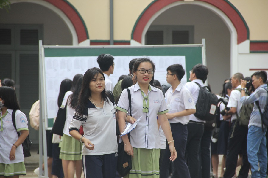 Cùng di chuyển vào phòng thi