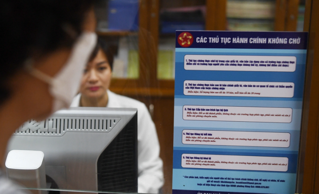 Hà Nội đang có những giải pháp quyết liệt, giảm thiểu việc công nhân lao động không phải đến cơ quan hành chính.