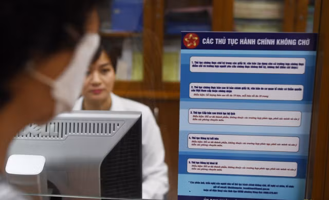 Hà Nội đang có những giải pháp quyết liệt, giảm thiểu việc công nhân lao động không phải đến cơ quan hành chính.
