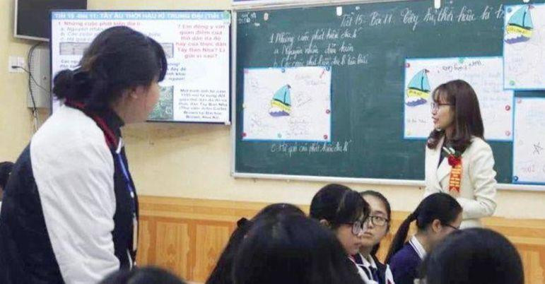 Cô Trần Thị Quỳnh, giáo viên Trường THPT Nguyễn Khuyến trong tiết Hội giảng thi giáo viên giỏi tỉnh Nam Định năm 2020.