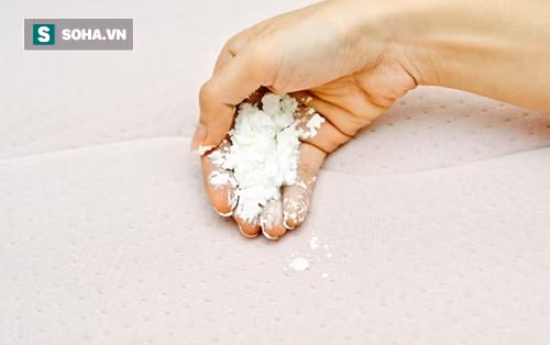 Mẹo tẩy mùi khai do nước tiểu của trẻ và vết ố vàng cho chăn đệm - Ảnh 2