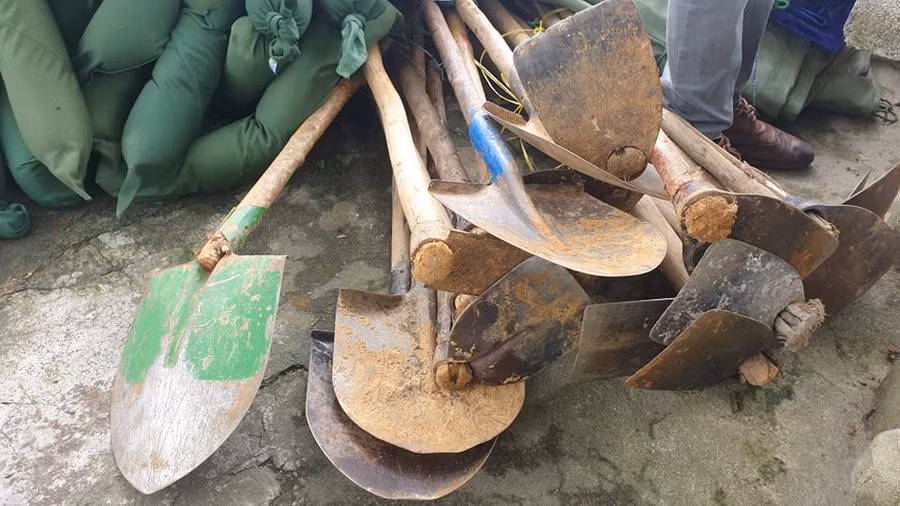 Quân trang thiết yếu phục vụ công tác để lên đường vào Trà Leng.