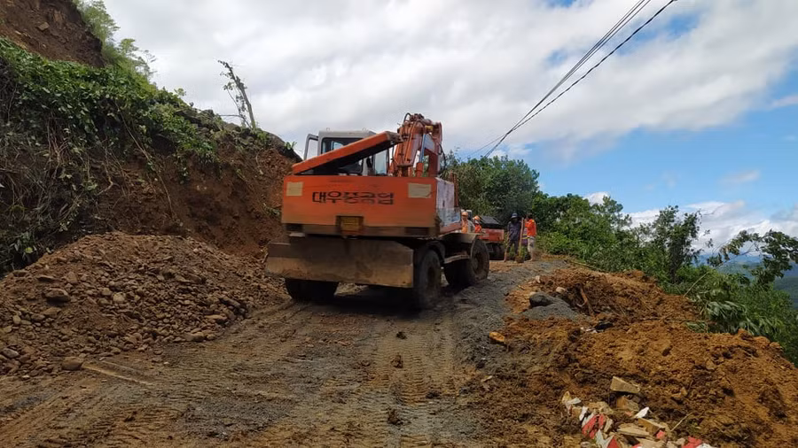 Đường vào Trà Leng vẫn chưa thông.