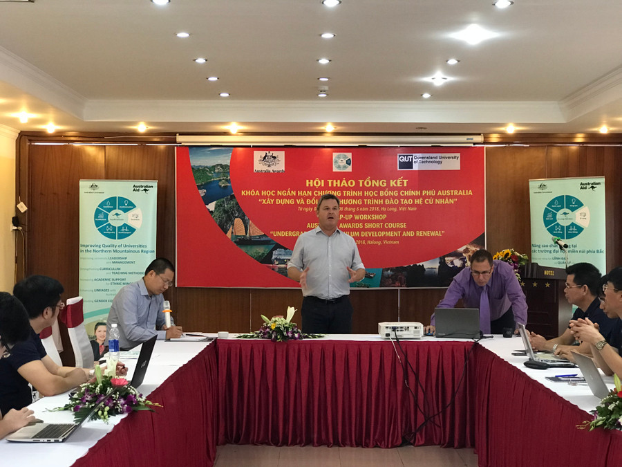 Ông Michael Sadlon – Giám đốc Chương trình Aus4Skills - phát biểu tại Hội thảo tổng kết khóa học Ông Michael Sadlon – Giám đốc Chương trình Aus4Skills - phát biểu tại Hội thảo tổng kết khóa học