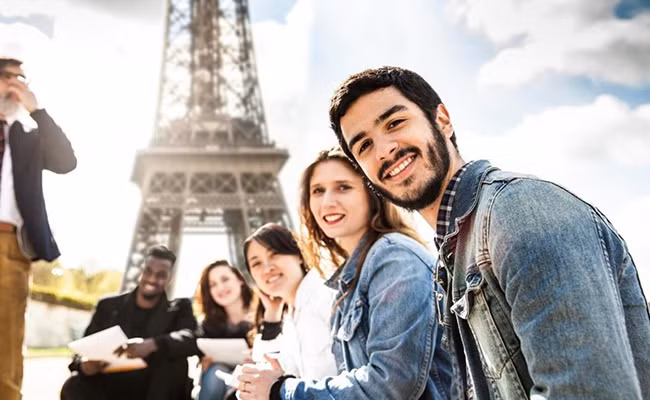 Vì sao người Pháp chỉ cần 10 bộ trang phục?