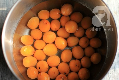 Mơ : dùng mũi dao nhọn cậy bỏ núm, lá còn sót, sau đó rửa sạch bằng nước muối loãng. Mơ : dùng mũi dao nhọn cậy bỏ núm, lá còn sót, sau đó rửa sạch bằng nước muối loãng.