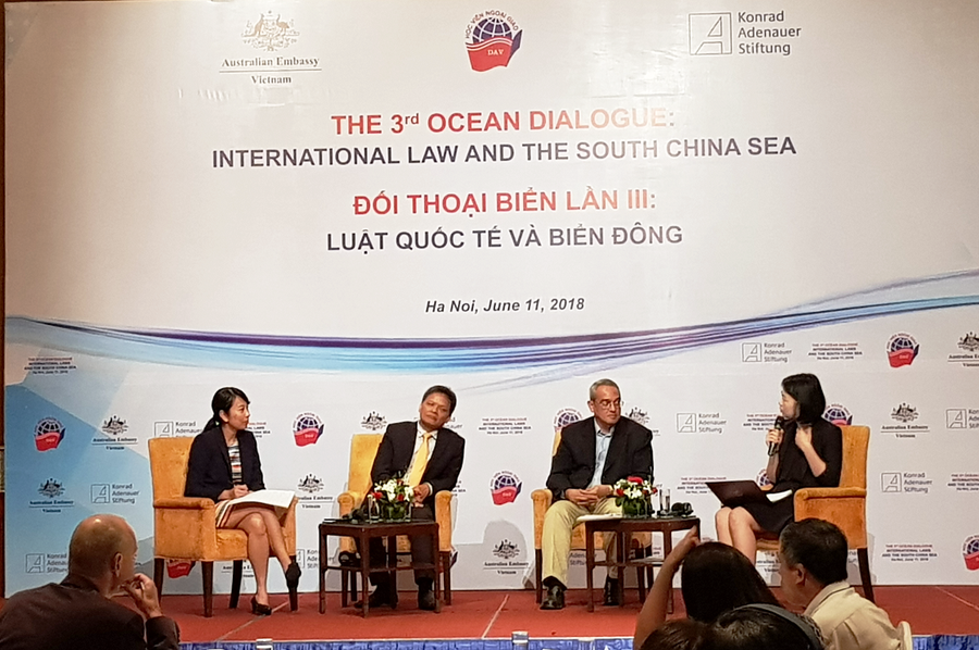 Các diễn giả tham gia buổi đối thoại