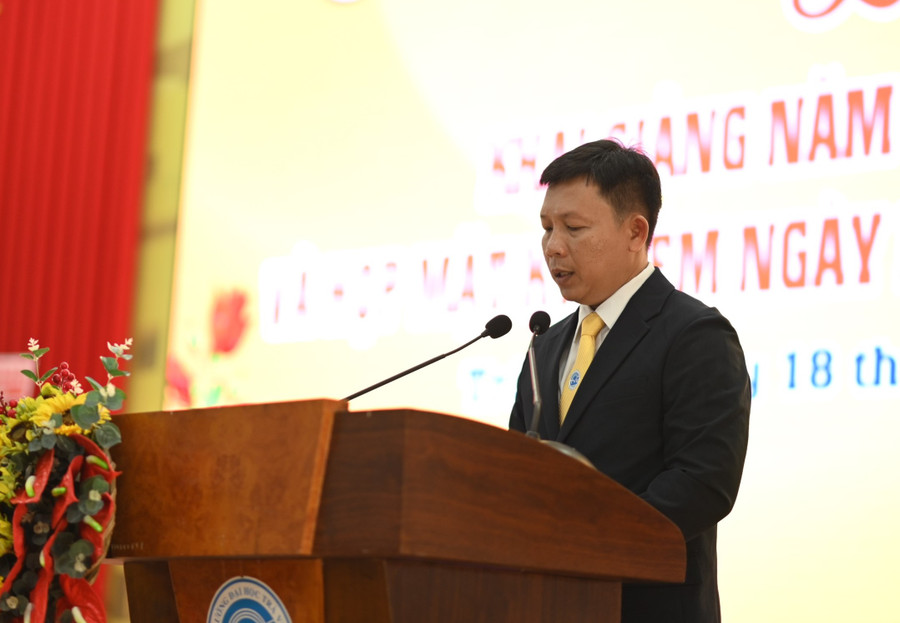 PGS.TS Nguyễn Minh Hòa - Hiệu trưởng Trường ĐH Trà Vinh phát biểu tại buổi lễ. PGS.TS Nguyễn Minh Hòa - Hiệu trưởng Trường ĐH Trà Vinh phát biểu tại buổi lễ.