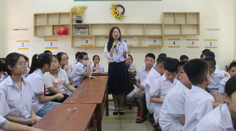 Trại hè tiếng Anh Rise-n-Shine tại Trường THCS Cù Chính Lan với sự tham gia hỗ trợ của học sinh chuyên Anh, Trường THPT chuyên Lam Sơn. Trại hè tiếng Anh Rise-n-Shine tại Trường THCS Cù Chính Lan với sự tham gia hỗ trợ của học sinh chuyên Anh, Trường THPT chuyên Lam Sơn.