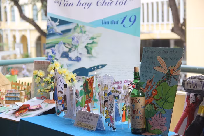 Một số sản phẩm được trưng bày tại lễ trao giải hội thi Một số sản phẩm được trưng bày tại lễ trao giải hội thi