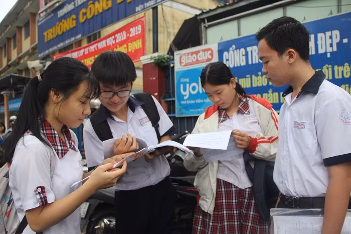 Học sinh tham dự kỳ thi tuyển sinh vào lớp 10 năm 2018 