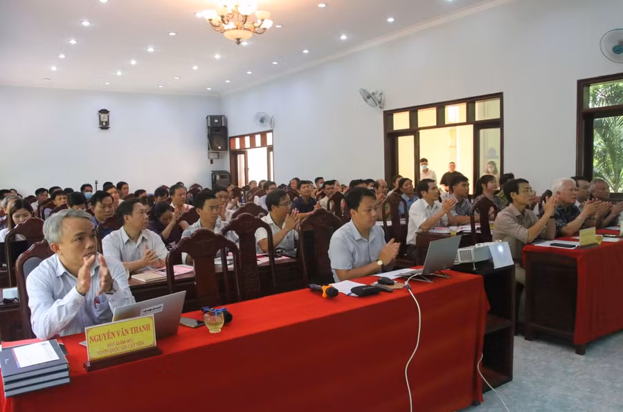 Các đại biểu tham gia Hội nghị “Tuyên truyền, phổ biến, nâng cao nhận thức cộng đồng về bảo tồn và sử dụng bền vững các vùng đất ngập nước của Việt Nam”. Ảnh: Nam Sơn.