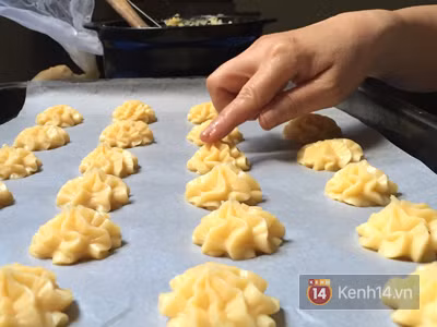 Bí quyết để làm bánh su kem "bất bại" và công thức nhân kem xoài thơm mượt ảnh 18