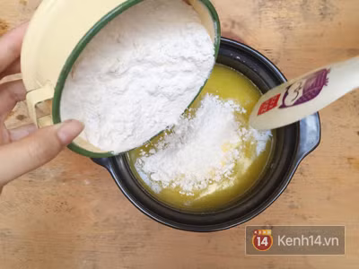 Bí quyết để làm bánh su kem "bất bại" và công thức nhân kem xoài thơm mượt ảnh 12