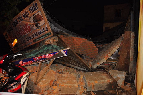 Căn nhà cấp 4 bị sập sau cơn mưa lớn. Ảnh: Phước Tuấn Căn nhà cấp 4 bị sập sau cơn mưa lớn. Ảnh: Phước Tuấn