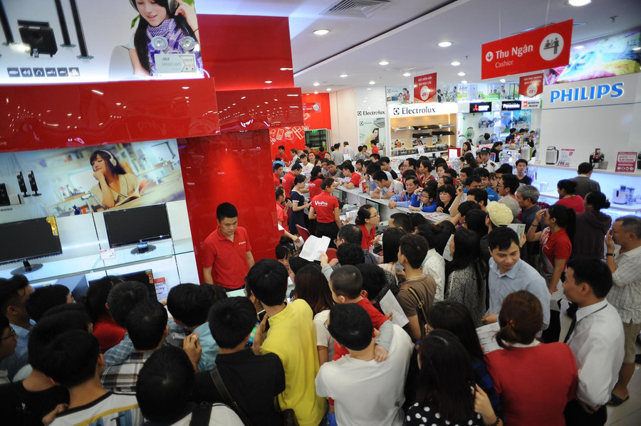 Không chỉ các hãng thời trang mà các thương hiệu gia dụng, điện máy cũng đồng loạt đưa ra nhiều ưu đãi shock trong dịp Vincom Black Friday. Không chỉ các hãng thời trang mà các thương hiệu gia dụng, điện máy cũng đồng loạt đưa ra nhiều ưu đãi shock trong dịp Vincom Black Friday.