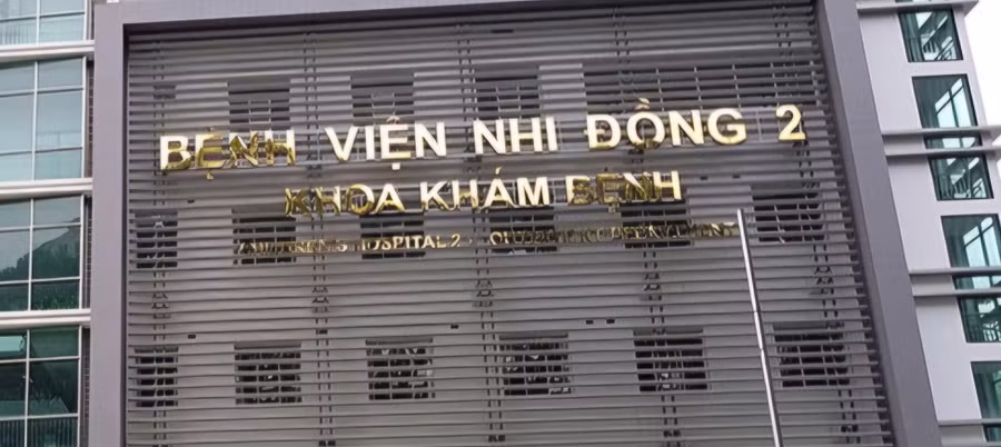 Theo báo cáo của Bệnh viện Nhi đồng 2, ông N.Q.T không phải nhân viên bệnh viện.