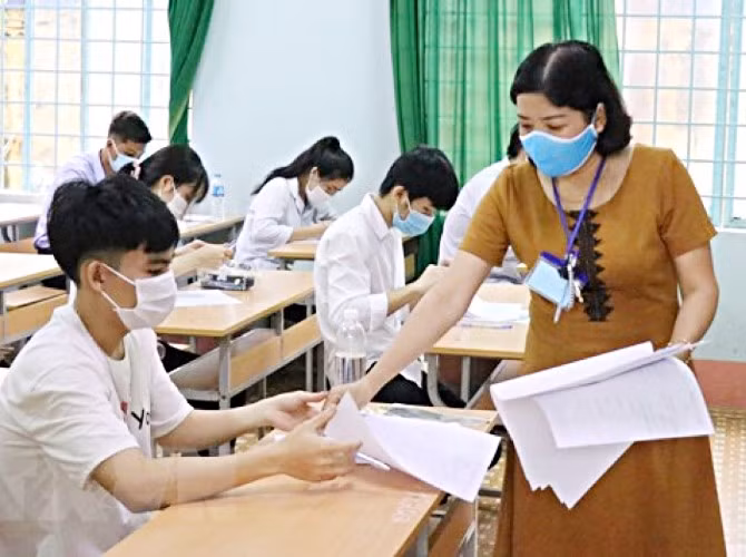 Thí sinh bước vào môn thi tổ hợp KHXH trong Kỳ thi tốt nghiệp THPT năm 2021.