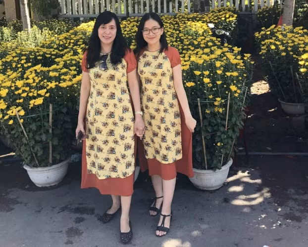 Ngọc Quỳnh cùng mẹ đi chụp ảnh kỉ niệm nhân dịp Tết Nguyên đán.