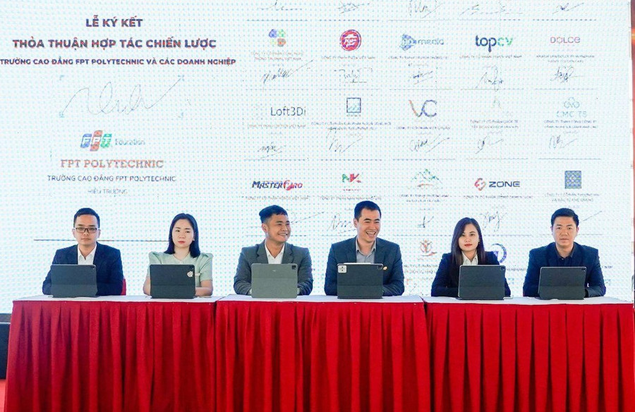 Ký kết giữa Trường CĐ FPT - FPT Polytechnic với doanh nghiệp. Ký kết giữa Trường CĐ FPT - FPT Polytechnic với doanh nghiệp.
