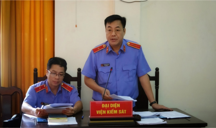 Đại diện Viện Kiểm sát cấp cao thực hành quyền công tố tại tòa. (Ảnh: Văn Vũ) Đại diện Viện Kiểm sát cấp cao thực hành quyền công tố tại tòa. (Ảnh: Văn Vũ)