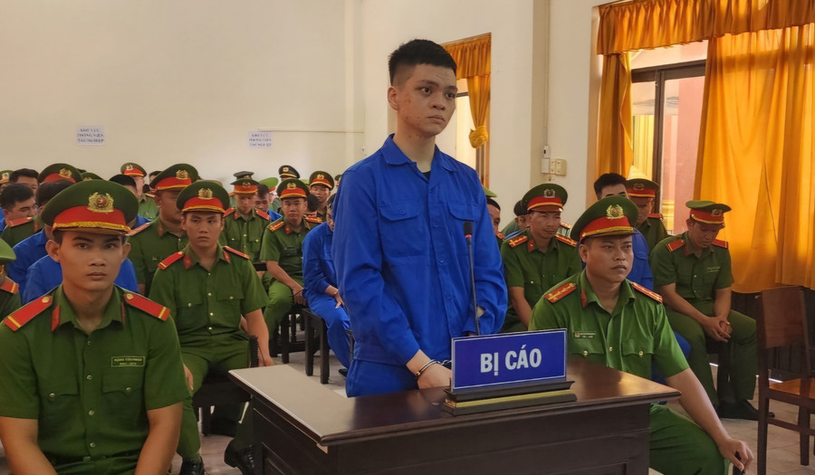 Đoàn Thiên Long bị đề nghị xử phạt mức án “Tử hình” về tội “Giết người”. (Ảnh: Văn Vũ). Đoàn Thiên Long bị đề nghị xử phạt mức án “Tử hình” về tội “Giết người”. (Ảnh: Văn Vũ).