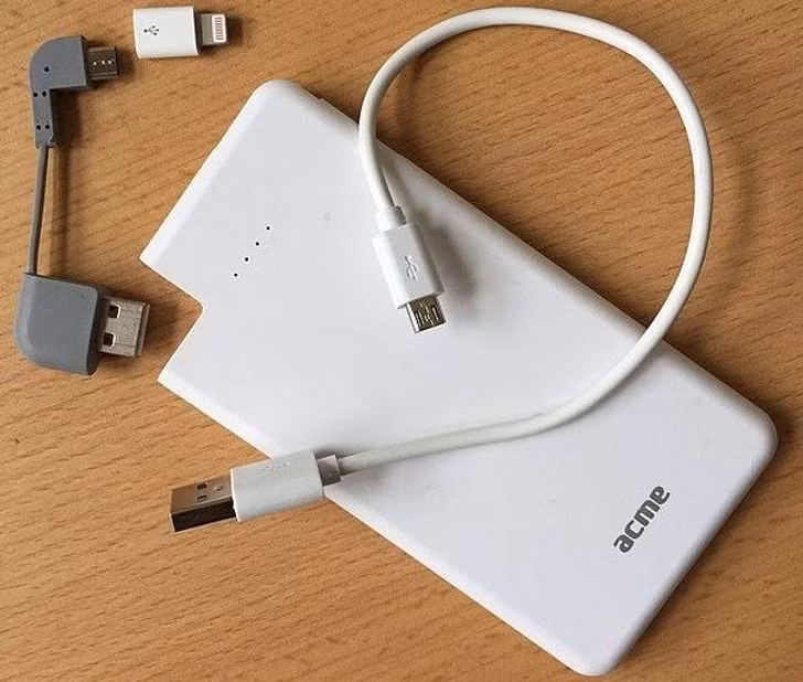 10 món đồ mọi quý cô nên có trong túi xách của mình ảnh 7