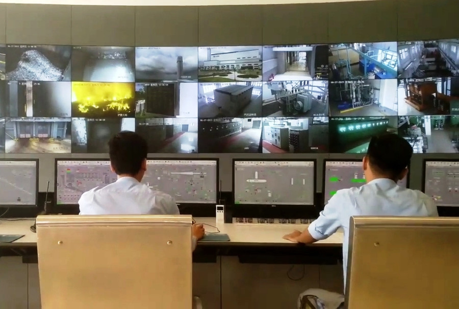 Khu vực điều khiển hoạt động của Nhà máy đốt rác phát điện. Khu vực điều khiển hoạt động của Nhà máy đốt rác phát điện.