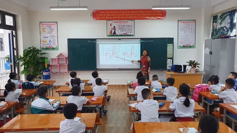 Rèn chữ đồng nghĩa dạy học sinh tính cẩn thận, kiên trì. Ảnh: Đức Trí