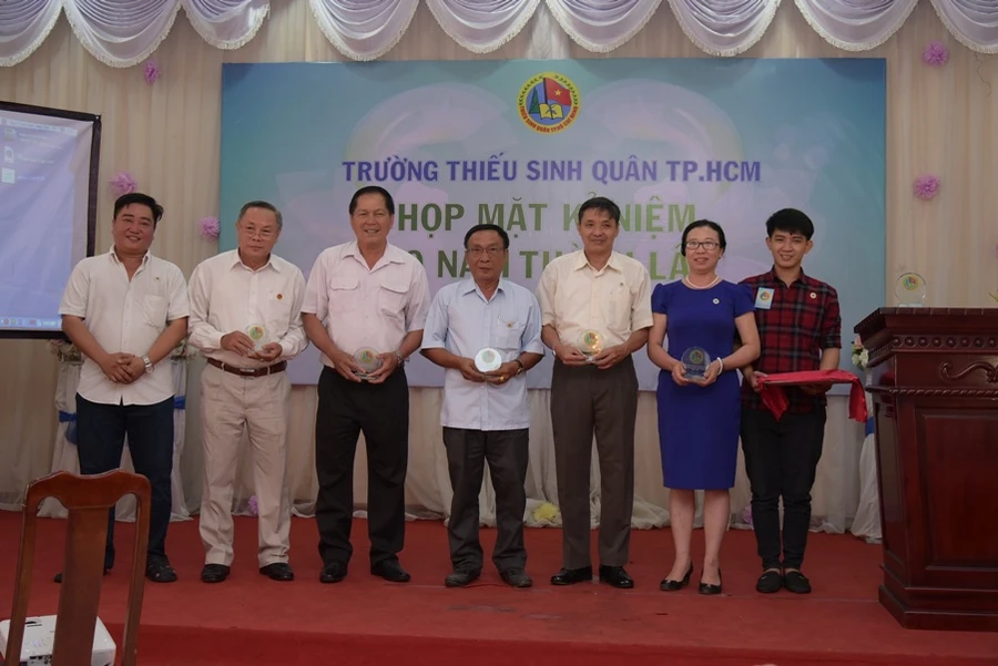 Trao Kỷ niệm chương cho cựu Thiếu sinh quân các khóa