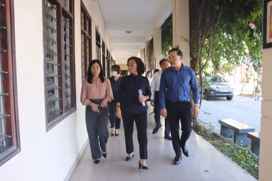 Đoàn kiểm tra đã có một số trao đổi với các trưởng điểm về một số điều chỉnh nhỏ để có những bố trí phù hợp nhằm thực hiện đúng quy chế thi.