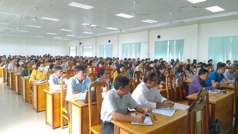 Đại biểu tham dự tập huấn. Đại biểu tham dự tập huấn.