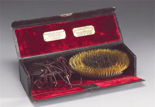 Kỳ lạ các dụng cụ làm đẹp tóc thời xưa