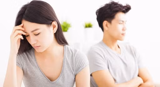 Chê vợ không biết tiết kiệm, chồng gửi tiền về quê nhờ mẹ giữ, chỉ mới nửa tháng đã tá hỏa...