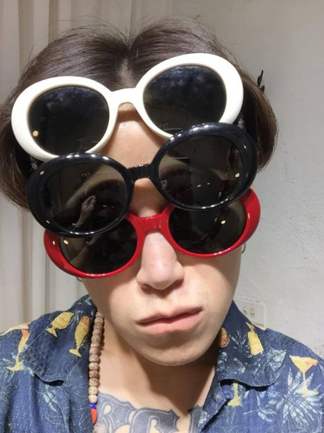 Kinh mat ruoi: tu cau chuyen buon den xu huong dinh cao - Anh 14