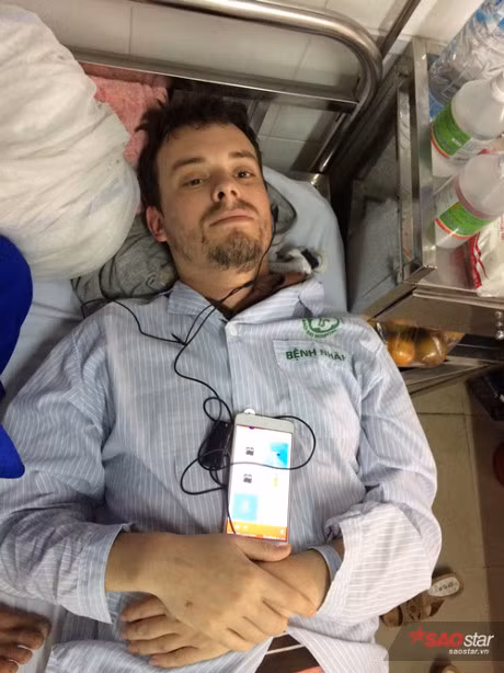 Uong phai ruou gia, chang re nguoi nuoc ngoai bi mu vinh vien - Anh 1