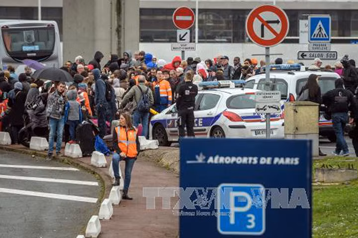 Kẻ giật vũ khí binh sĩ tại sân bay Pháp phê ma túy và say rượu