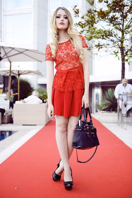 Goi y 6 kieu ao dep, phu hop nhat de mix cung chan vay xoe - Anh 5