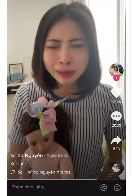 Thơ Nguyễn khóc lóc xin mọi người đừng tẩy chay. Thơ Nguyễn khóc lóc xin mọi người đừng tẩy chay.