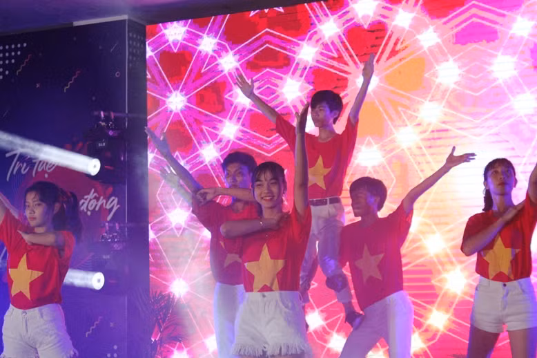 “Bữa tiệc” âm nhạc, ánh sáng của học sinh THPT Cần Thơ