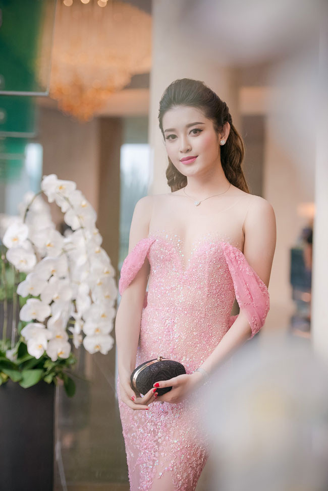 Huyền My vai trần trễ nải thu hút bao ánh nhìn ảnh 15 Huyền My vai trần trễ nải thu hút bao ánh nhìn ảnh 15
