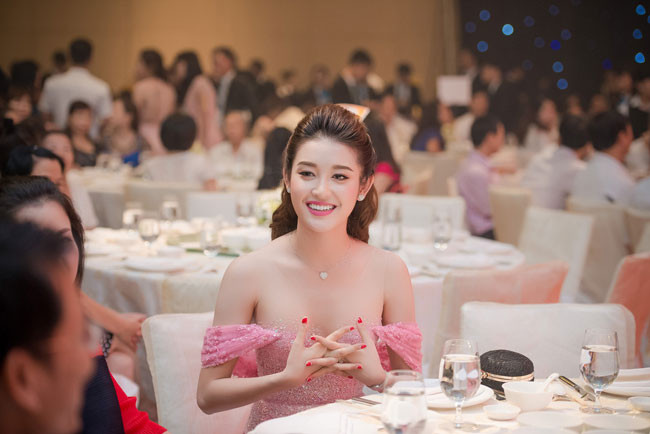 Huyền My vai trần trễ nải thu hút bao ánh nhìn ảnh 24 Huyền My vai trần trễ nải thu hút bao ánh nhìn ảnh 24
