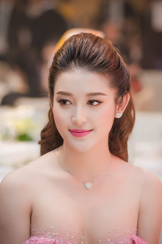 Huyền My vai trần trễ nải thu hút bao ánh nhìn ảnh 23 Huyền My vai trần trễ nải thu hút bao ánh nhìn ảnh 23