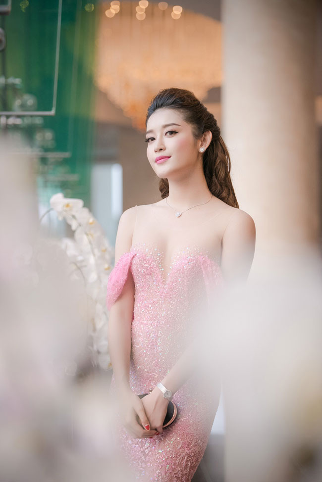 Huyền My vai trần trễ nải thu hút bao ánh nhìn ảnh 16 Huyền My vai trần trễ nải thu hút bao ánh nhìn ảnh 16