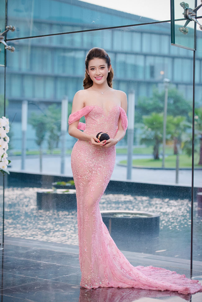 Huyền My vai trần trễ nải thu hút bao ánh nhìn ảnh 9 Huyền My vai trần trễ nải thu hút bao ánh nhìn ảnh 9