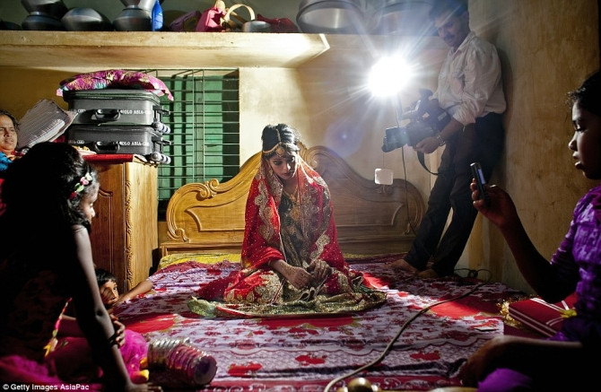 Nỗi đau của cô dâu 15 tuổi trong đám cưới không nụ cười - Ảnh 7