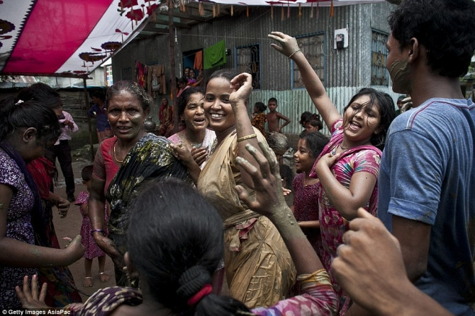 Nỗi đau của cô dâu 15 tuổi trong đám cưới không nụ cười - Ảnh 11